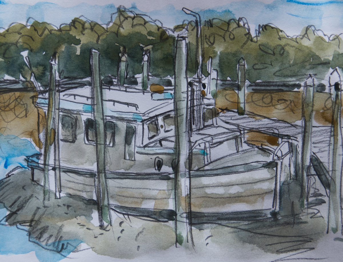 MitziePetr0k's tweet photo. Low tide at the Thames marina. I’ve included a rough preliminary sketch this time. It has plenty of flaws, but I still quite like it. Drawing and watercolor. https://t.co/gvUHJU27k6