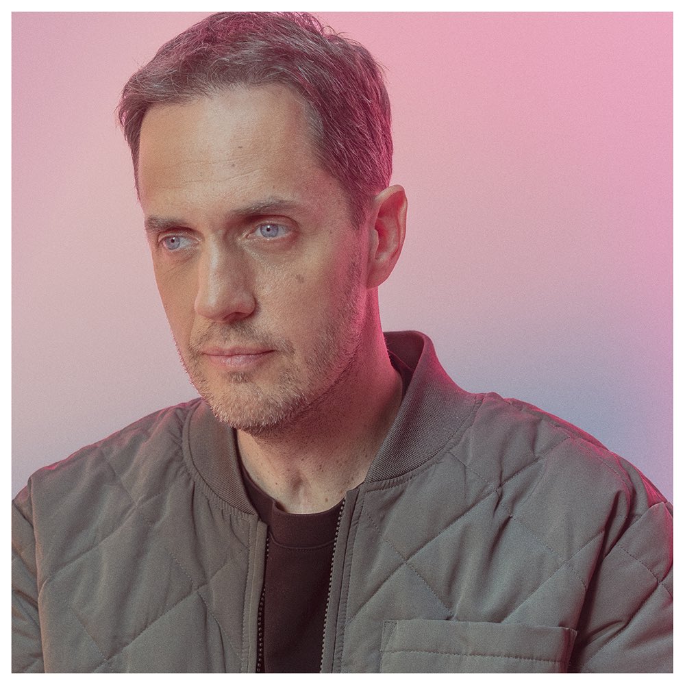 PopCraveFR's tweet photo. Grand Corps Malade débute à la 1re place du Top Albums en France (18/09–24/09) avec « Voir la mer », qui totalise 6 054 équivalents ventes. https://t.co/enjtyUSGaD