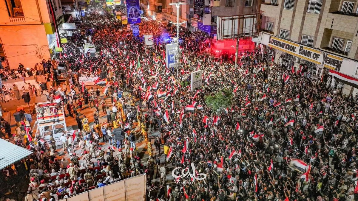 k_alrowaishan's tweet photo. تعز الآن .. تعز تحتفل بالذكرى ال64 لثورة 26 سبتمبر كما لم تحتفل من قبل!
الله الله يا رأس البلاد وشجاعة الوهاد
صدق من قال تعز العِز! عِز بلاد وعنفوان شعب https://t.co/RF3oxSa0UP