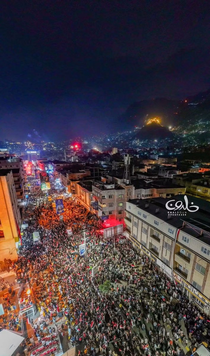 k_alrowaishan's tweet photo. تعز الآن .. تعز تحتفل بالذكرى ال64 لثورة 26 سبتمبر كما لم تحتفل من قبل!
الله الله يا رأس البلاد وشجاعة الوهاد
صدق من قال تعز العِز! عِز بلاد وعنفوان شعب https://t.co/RF3oxSa0UP