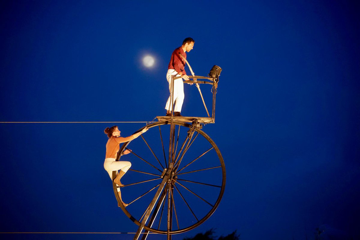 LPATemudas's tweet photo. #30TEMUDAS | SODADE
«Sodade», de Cie. Midnuit, nos ha hecho viajar por un mar de recuerdos a través del funambulismo y el equilibrio. Un auténtico himno a la vida delicado, tierno y elegante que nos impedido bajar la mirada
#islascanarias https://t.co/Q2OlmUJuFL