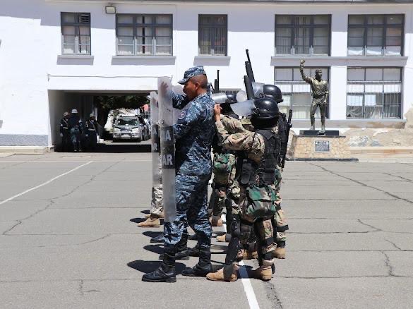 SeanParnellASW's tweet photo. Partners who choose order and show strength will not stand alone. 

This week’s Multinational Military Exchange in Bolivia brings U.S. Marines and our A3C partners together to put that principle into practice. We stand ready to counter every threat from orchestrated riots to narco-terrorism. 

Our message is clear: We do bad things to bad people.