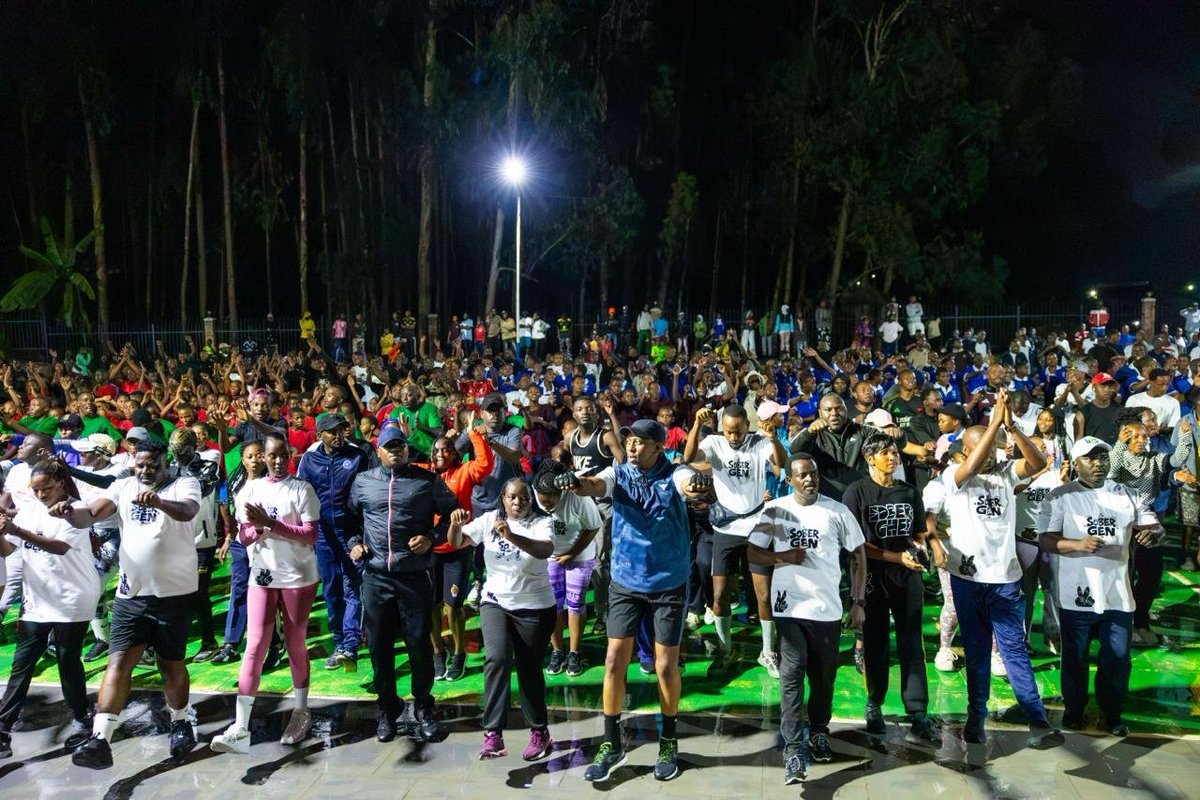 RwandaGender's tweet photo. Minisitiri @U_Consolee yabasabye guharanira kubaka umuryango uzira ibiyobyabwenge n'ibindi byonnyi, abibutsa ko siporo ari ubuzima kandi yigisha ibintu byinshi nko kubahana, gukorera hamwe no gukoresha umutima n’ubwenge.  Yasabye imiryango gufatanya mu byiza no kurera abana neza. https://t.co/0ULNa3jmkS