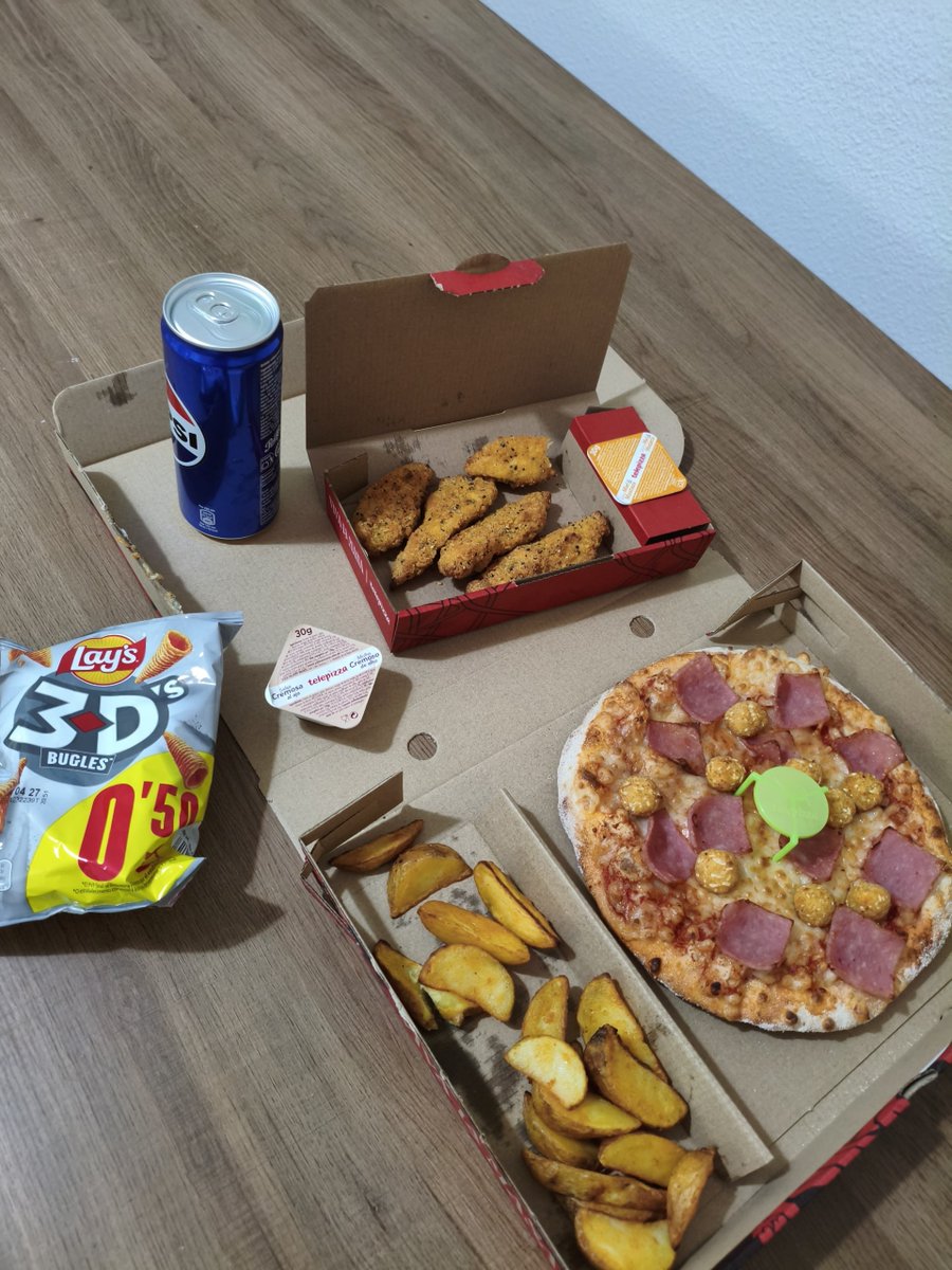 TelepiFan's tweet photo. Pedido del 25/09/2026 @telepizza_es 🥳🥳🥳 https://t.co/NI3UpjUNDp