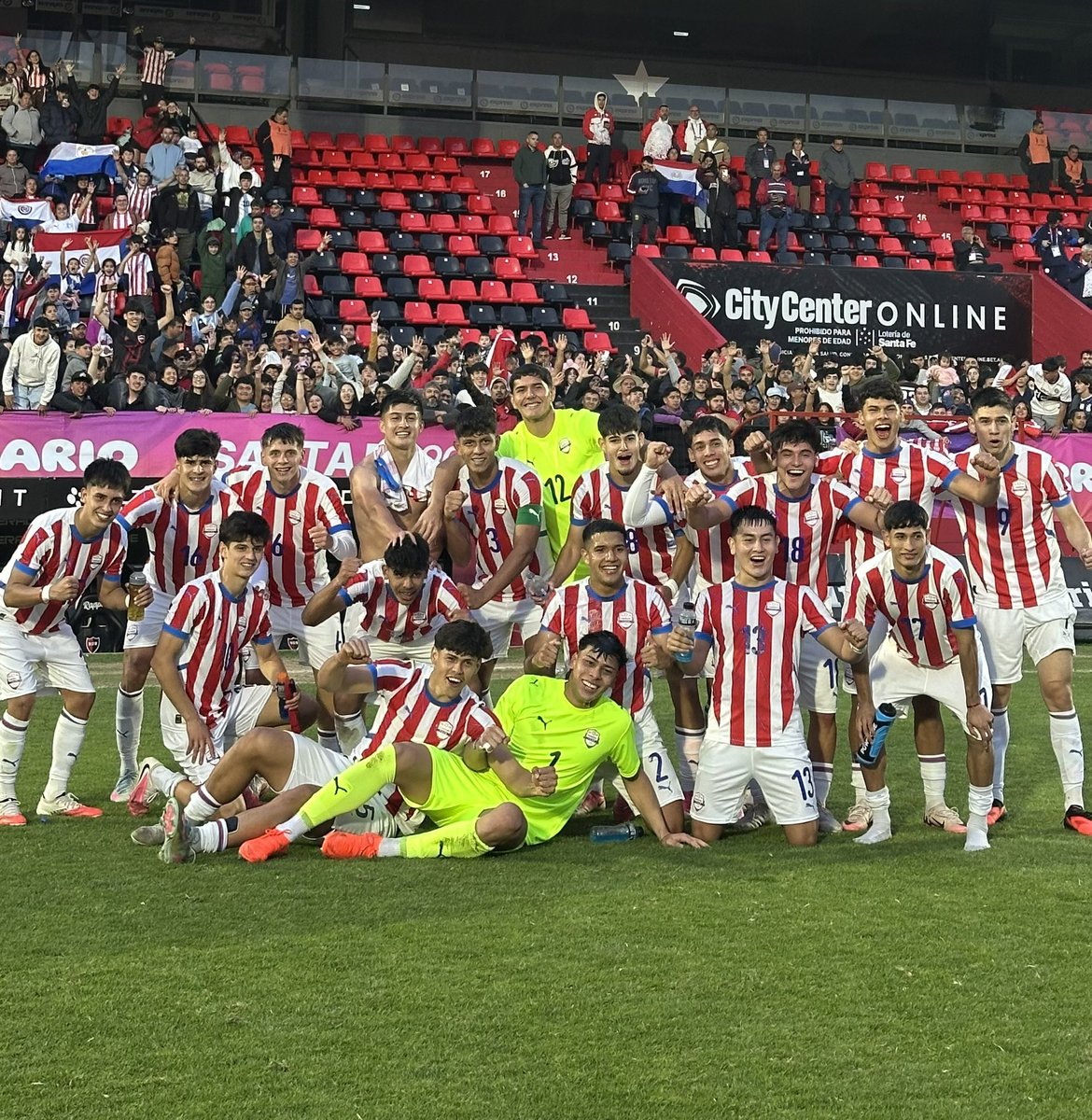 pasoapasopy's tweet photo. Un buen paraguayo nunca se rinde. ¡Paraguay tricampeón! Cuando la historia llama, la Albirroja responde; cuando el partido parece perdido, aparece el corazón guaraní. ¡Paraguay vuelve a ser campeón, señores! 🇵🇾🏆🏆 https://t.co/NHlK6ou8jV