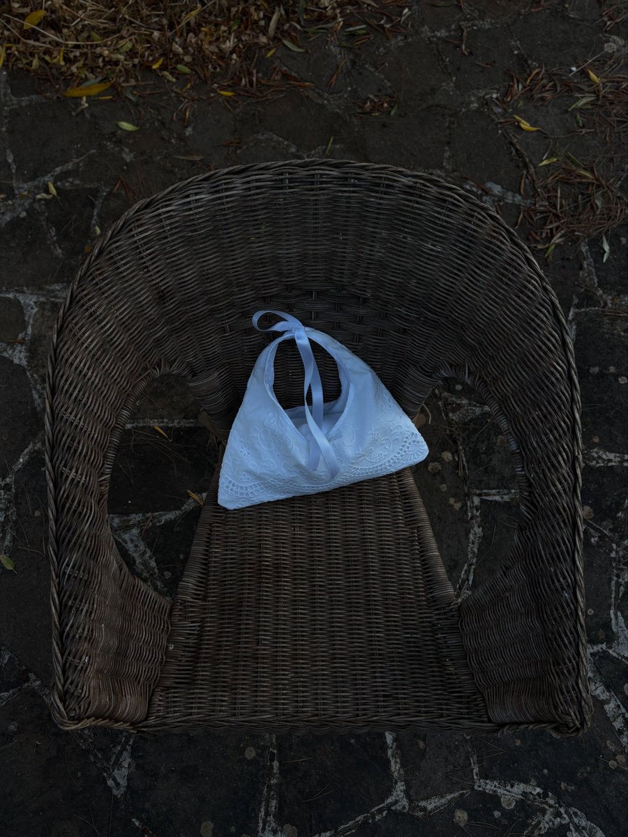 whiskyups's tweet photo. A little lace bag, delicate in every detail. https://t.co/yZNFgl7Qtj