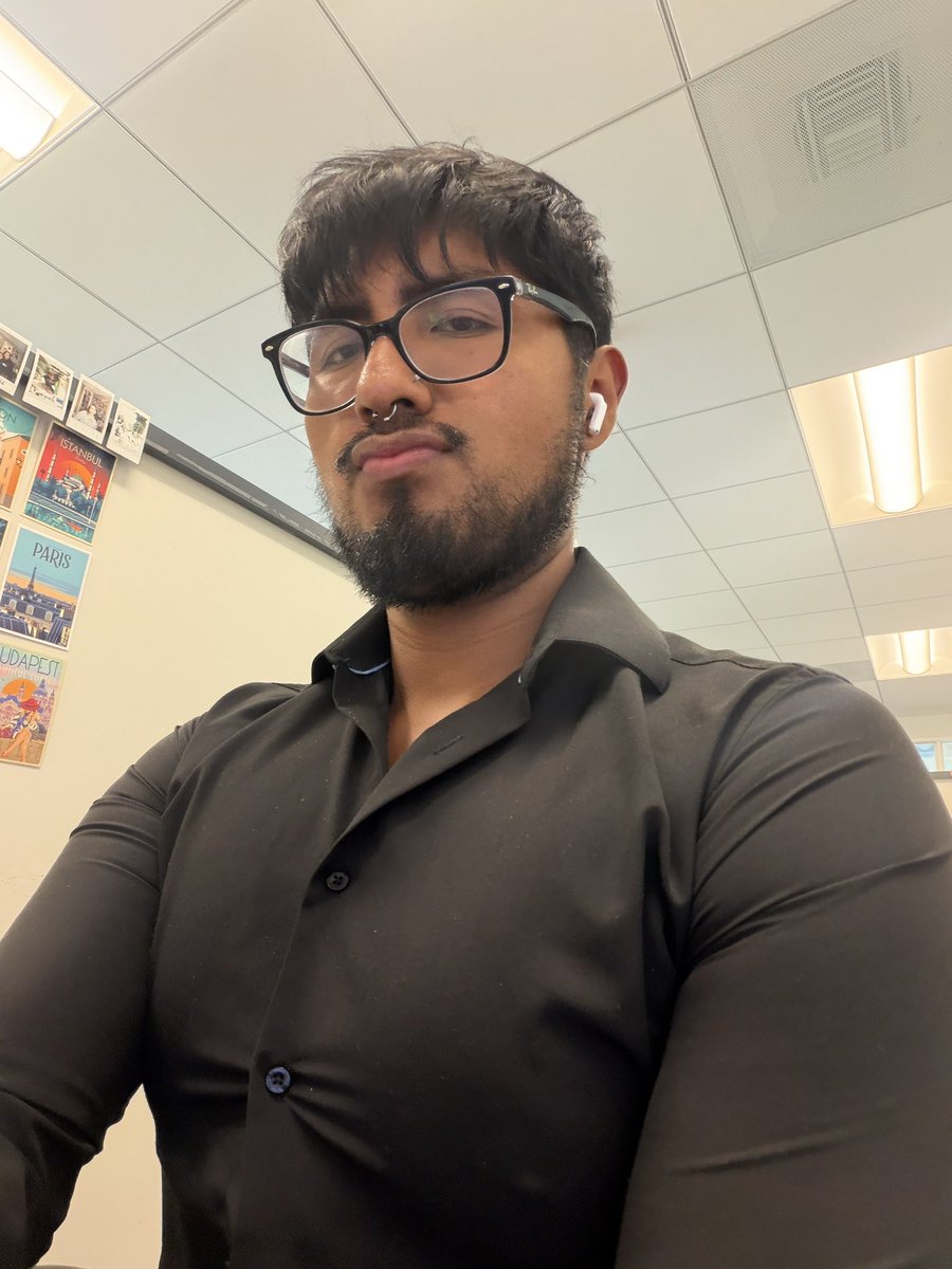 heroinmelo's tweet photo. happy friday, oops unbuttoned ! https://t.co/i4JXkeDABr
