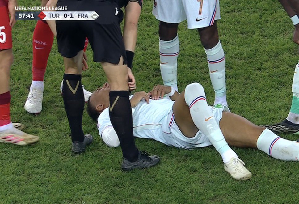 MundoBarcaNews's tweet photo. 🚨🚨 ÚLTIMA HORA: 

LESIONES TRAS LA 2.ª JORNADA DEL PARÓN INTERNACIONAL 🚑

🚑 Kylian Mbappé — enfermedad, no lesión confirmada. 
🚑 Jamal Musiala — rotura de fibras en el muslo derecho. 
🚑 Kai Havertz — lesión muscular. 
🚑 Brian Brobbey — posible lesión en los isquiotibiales. https://t.co/Q1b9qI4vRP