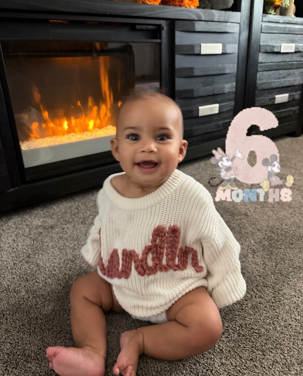 LSimms2's tweet photo. Baby Girl is 6 months! Eating foods, moving around and smiling always. We are so blessed #ChandlerTerrill #TeamAlvis @CoachAlvis https://t.co/CaauL3qGth