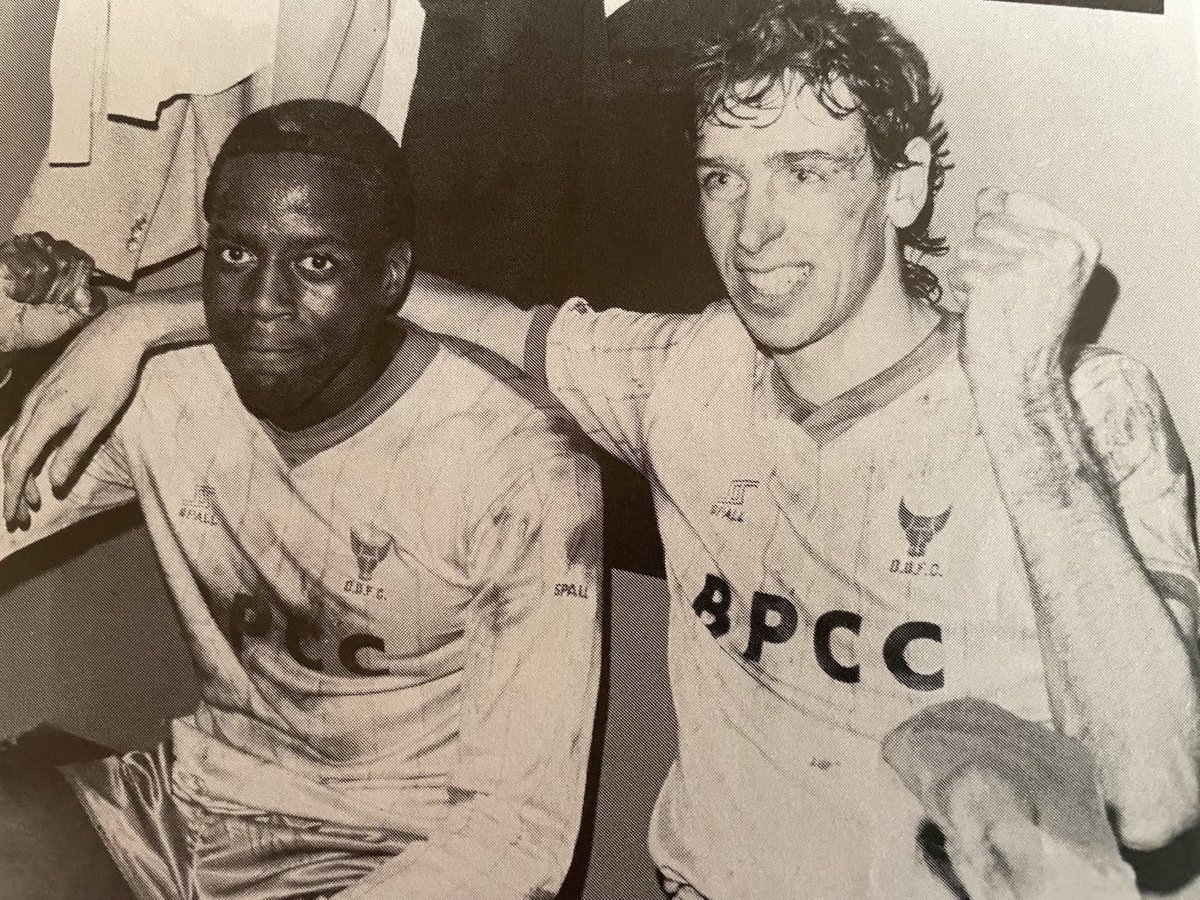 Theleaguemag's tweet photo. Goalscorers George Lawrence and Steve Biggins of Oxford United after knocking Manchester United out of the Milk Cup https://t.co/bCZ27yYwls
