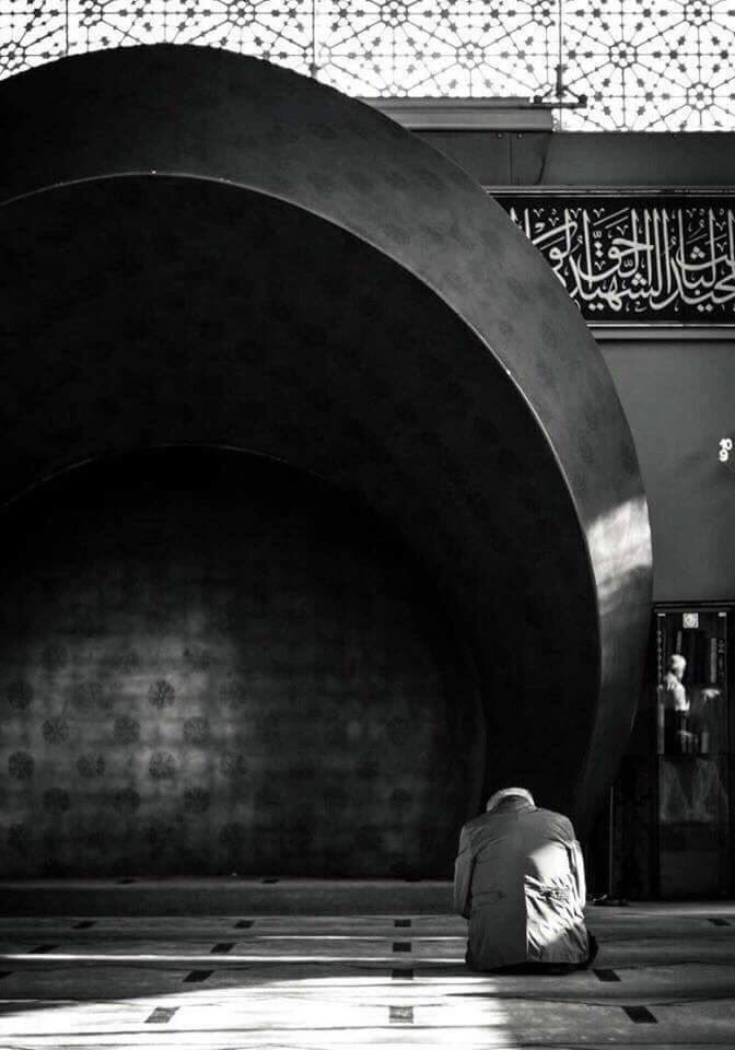 raway_alqasid's tweet photo. "وإن ضاقت بكَ الأركان يومًا 
 فركن الله باقٍ لا يضيقُ" https://t.co/T4y3vF8jAb
