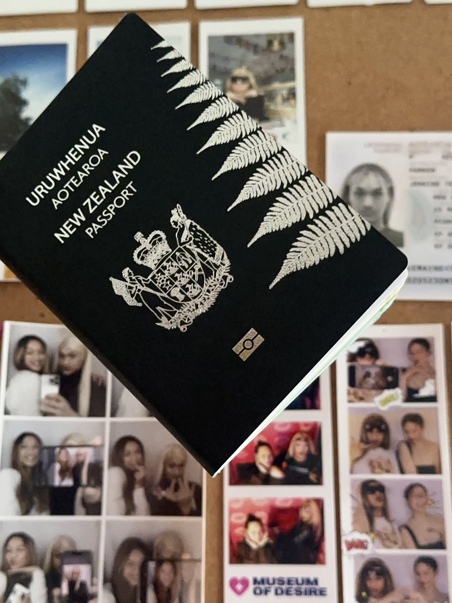 itscococavalli's tweet photo. New Zealand definitely has the most prettiest passport in the world 😩😍

#nzpassport #passportphotos #baddie #driverslicence #nz https://t.co/C7xsULmWhK