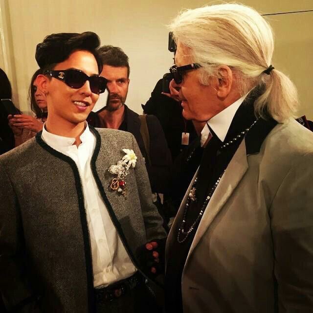jiyongvamp's tweet photo. People being shocked that Gdragon is at #1 for best dressed idols of all time as if Karl Lagerfeld didn’t choose him to be one of his muses because of his style, personally photographed him for Vogue, and made him Chanel's very first Asian and Korean male global ambassador 

In 2012, he became the first Kpop idol to attend Paris Fashion Week specifically BECAUSE of his status as one of Asia’s biggest fashion moguls

He was always at the front row of shows, & his attendance at those positioned him as an essential figure in connecting Kpop with the world of high fashion… it wouldn’t have been possible without him

There was simply no other choice for #1 😭