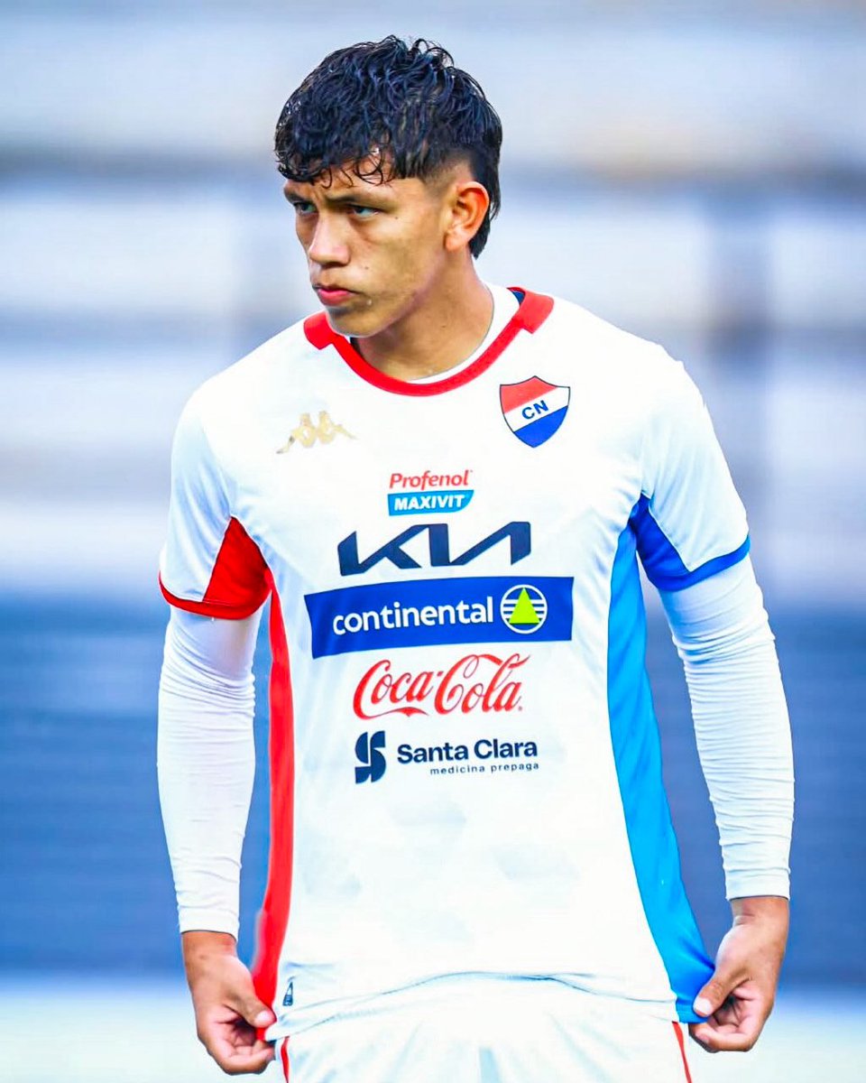 sudanalytics_'s tweet photo. Paraguay es cuna de grandes centrales, y Mauro Coronel tiene todo para ser el próximo.

Excelente suramericano del central diestro: firme en el 1vs1, fuerte de arriba, muy buenos cruces jugando con metros a su espalda y líder del equipo desde el fondo.

Hay que seguirlo. 👀🇵🇾 https://t.co/a5a7BEOaIu