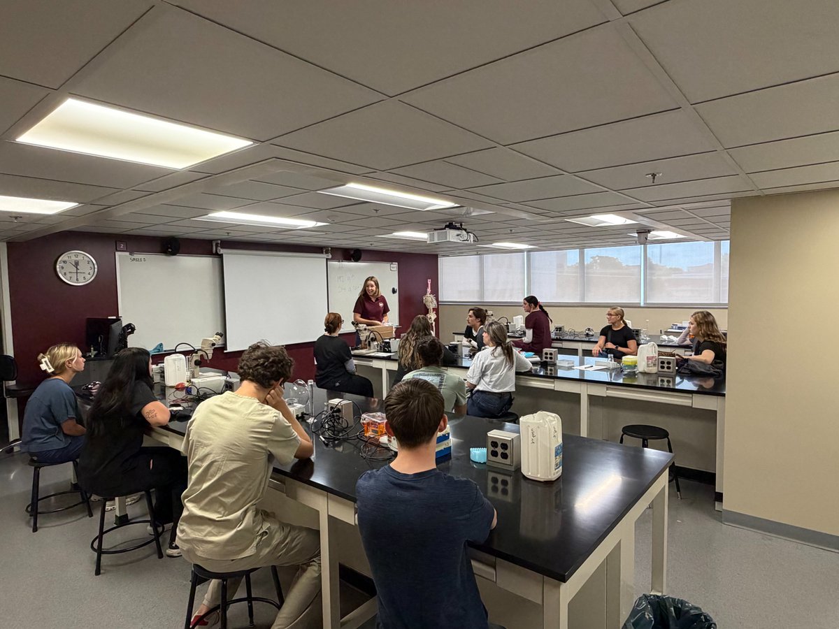 TableRockCC's tweet photo. Healthcare Careers students and RSHS Anatomy students toured the Missouri State University Biomedical Sciences Building. They toured the Anatomy, Biomedical Sciences, Nursing, and Dietetics labs. The highlight was holding a human heart and brain! @RSWolves https://t.co/x1tc9V20Oc