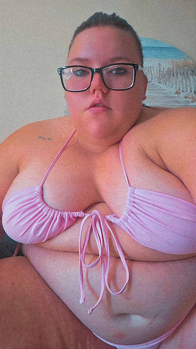 Bobbicream's tweet photo. Another bikini photo.  I always forget to post here! #Bbw #chubby #ssbbw #curvygirl https://t.co/QDYlxHErpJ