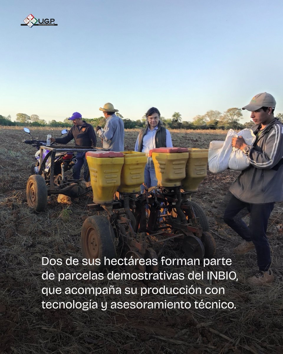 UGP_Py's tweet photo. Cuando los recursos son limitados, la creatividad encuentra nuevas formas de avanzar.
Francisco Silva, pequeño productor de Coronel Bogado, convirtió una moto en una herramienta para trabajar la tierra.

Historias que muestran el ingenio detrás de la producción nacional. https://t.co/vibDl4AIIN