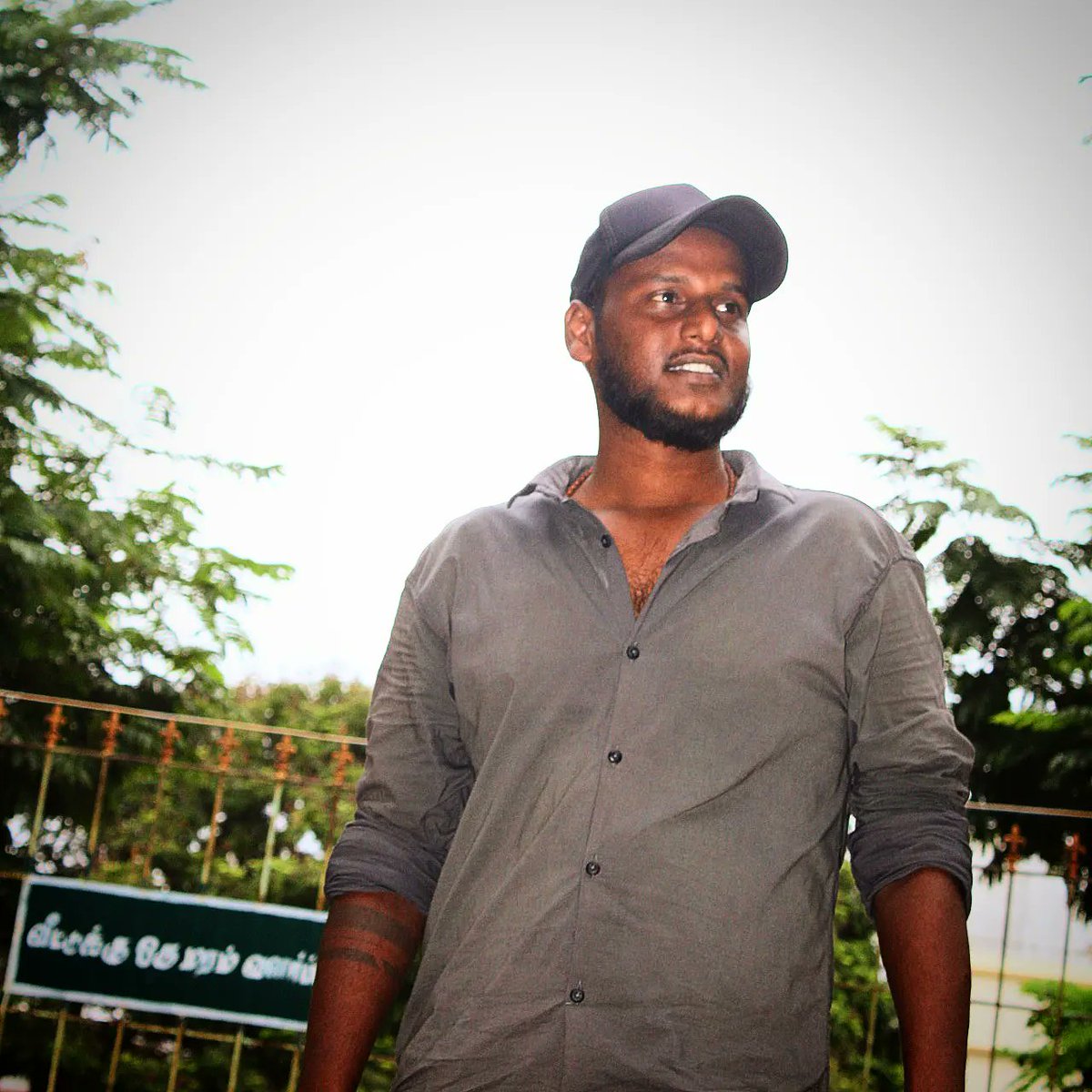 ContessaRegea8's tweet photo. வலி கண்ணீரில் மட்டுமல்ல... சில நேரங்களில் சிரிப்பிலும் மறைந்திருக்கும்! https://t.co/Voa1Gvl1Ri