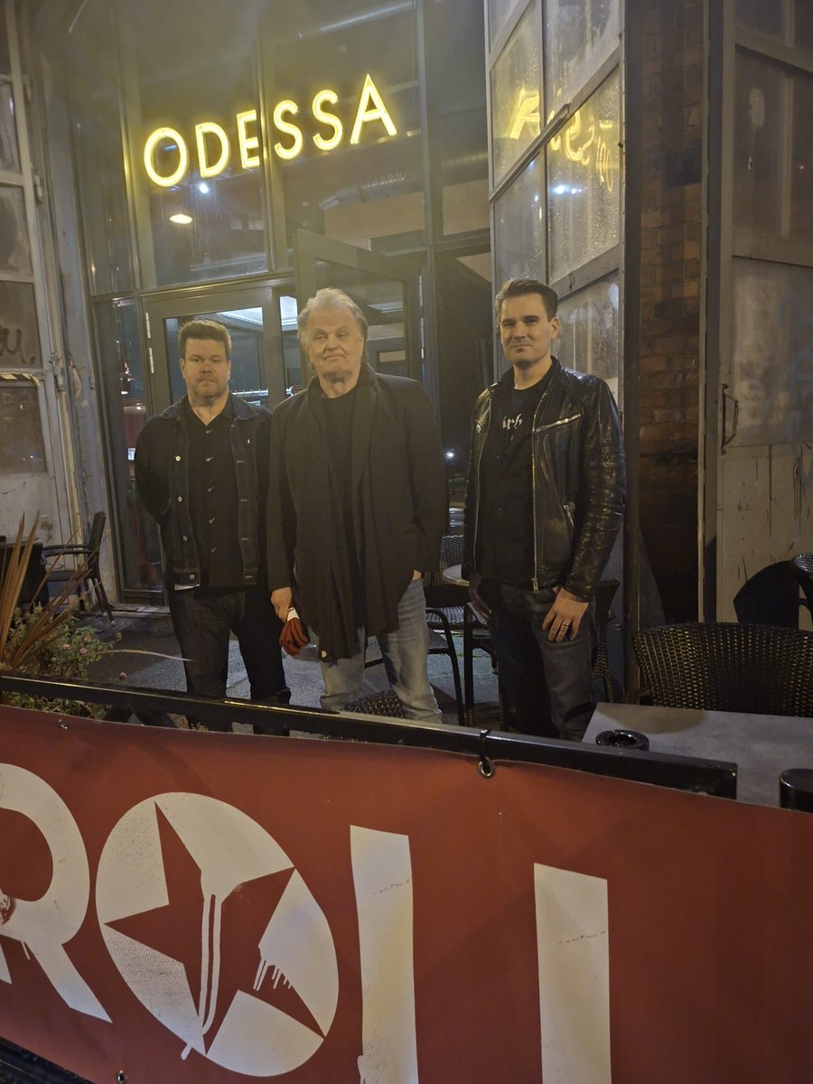 TopiSuuronen's tweet photo. Olipa mukava ilta Bar Odessassa. Otettiin varaslähtö Tapio Liinojan elämäkertakirjan esittelyssä. Haastattelussa oli mukana myös kirjailija Timo Rossi. Ohjelma tulee ulos Roll FM:ltä 10.10. https://t.co/7iY1q0RTu9