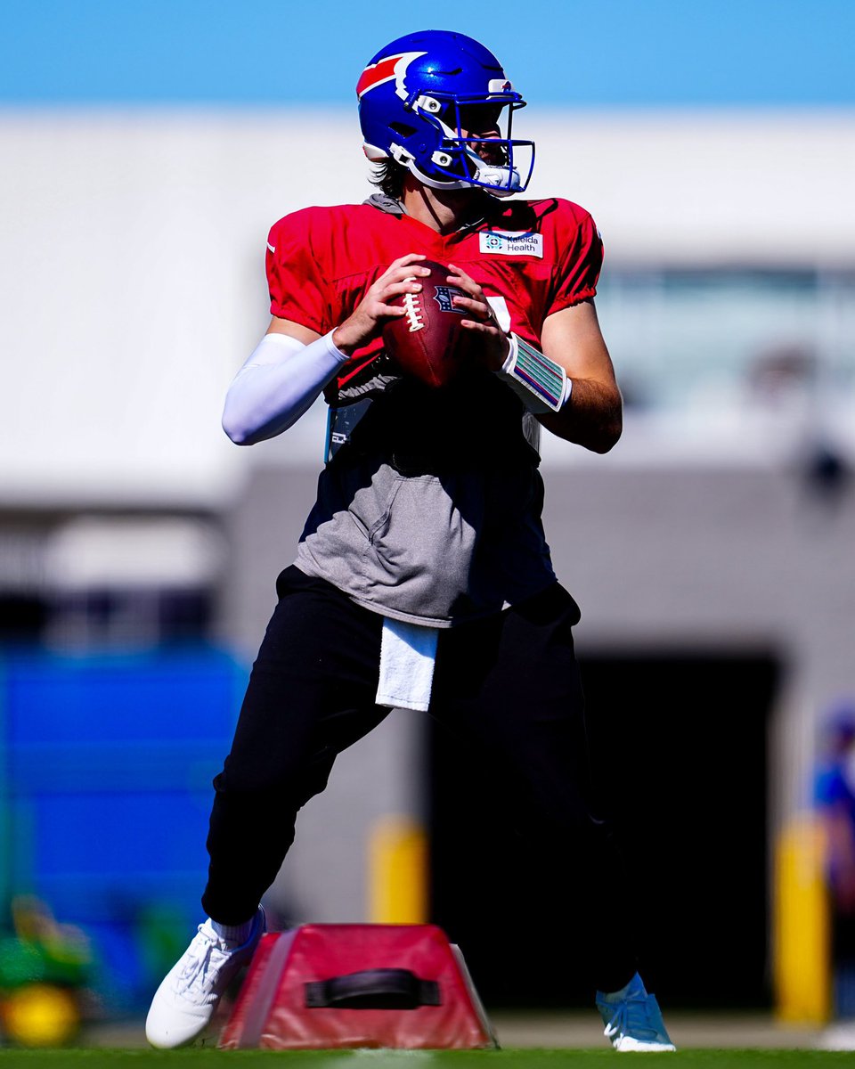 JustJoshinQB's tweet photo. Sunday prep. https://t.co/8CPPZPqpkC