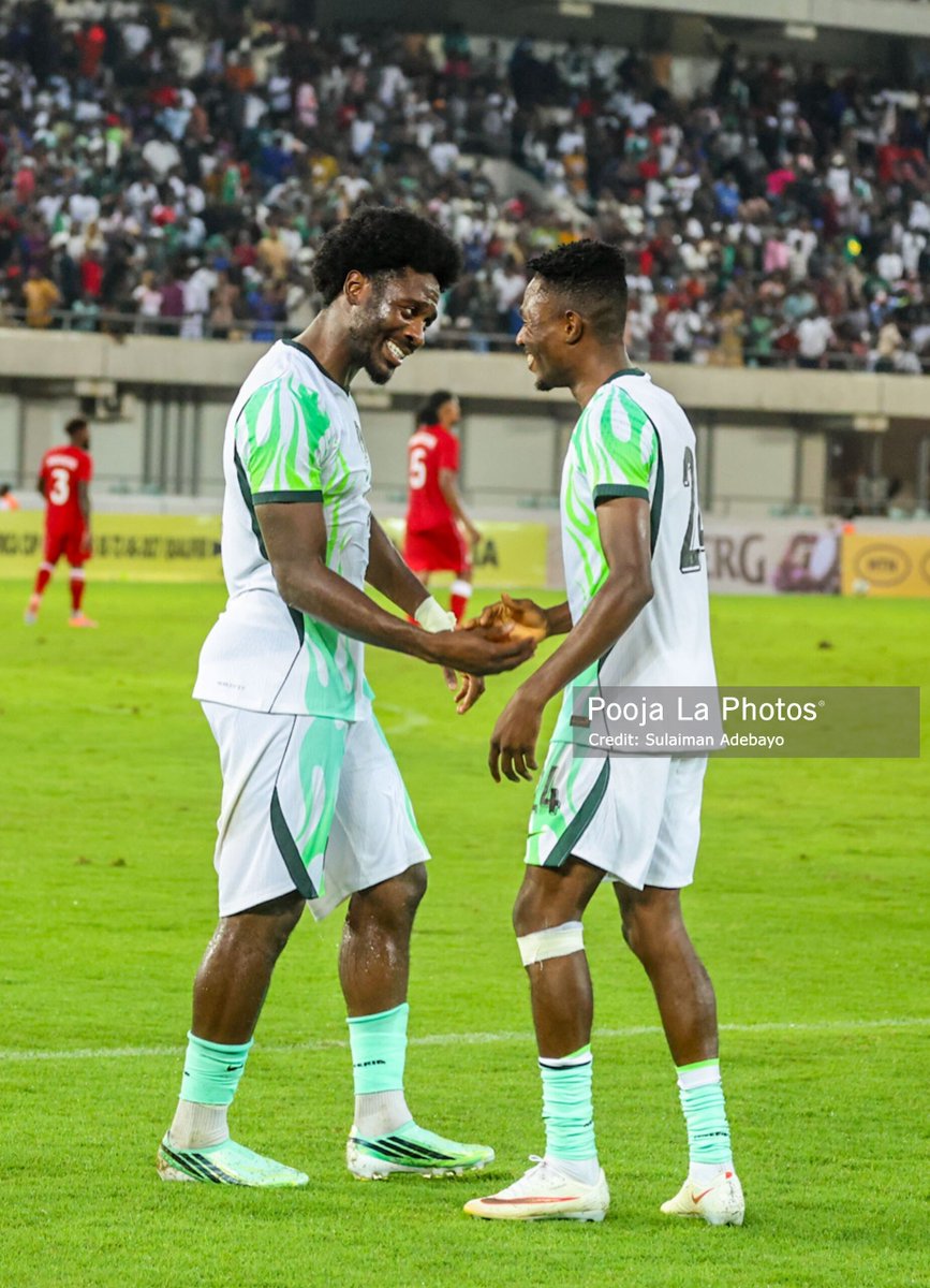 PoojaMedia's tweet photo. Ola Aina's reaction to Moses Usor after scoring that beautiful solo goal. https://t.co/MGeWw32fQJ