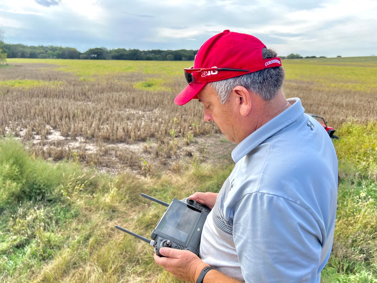 superiorag's tweet photo. Perfect timing ahead of the rain to blow on cover crop seed &amp; try out my flight deck that Superior Industries did a perfect job building #covercrops #djit50 https://t.co/kQdOGyhyvr