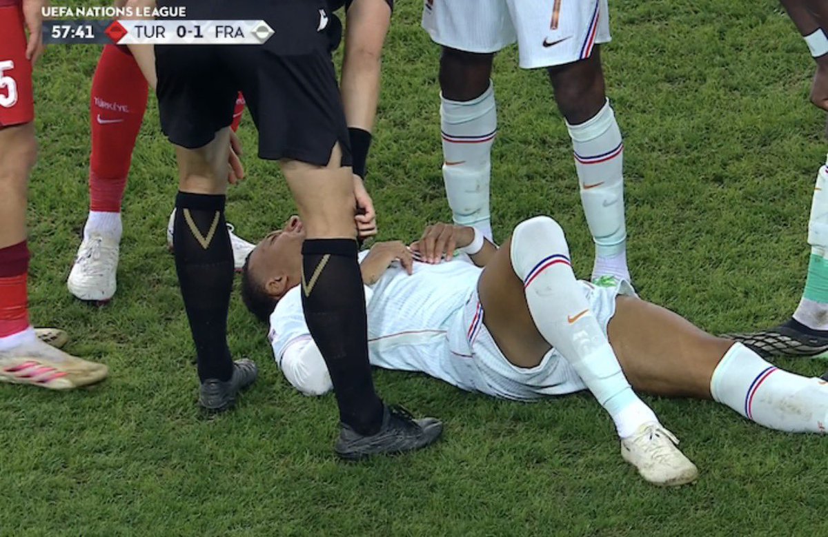 shaphub365's tweet photo. I've got a funny feeling this international break will be remembered for how many injuries happen.. 

🤕 Kylian Mbappé has been forced off for France with a knee injury.

Follow @ShapHub365 for more ⚡️

Norway | Mavo | Suger Eagles | Portugal | Saka | Madrid | Clipur | Ballon | Erica | Campari | Netherlands | Alex Otti | Ronaldo #NGAMAD #AFCONQualifiers