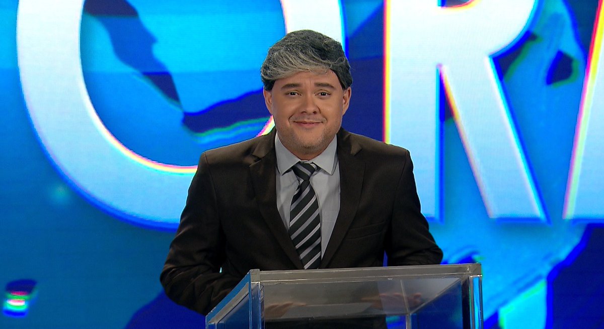 EdmilsonSBT's tweet photo. O Comédia SBT #ComediaSBT de 27/09, recebe o humorista Gui Santana fantasiado de William Bonner no “Debate Eleitoral”; o Cavalo de Troia no “Se as Coisas Fossem Feitas pelo SBT”, a “Pegadinha Pinhata” com funcionários; “React SBT”; “Comédia News” e os “Erros de Gravação”, às 0h https://t.co/1O3oY00gZT