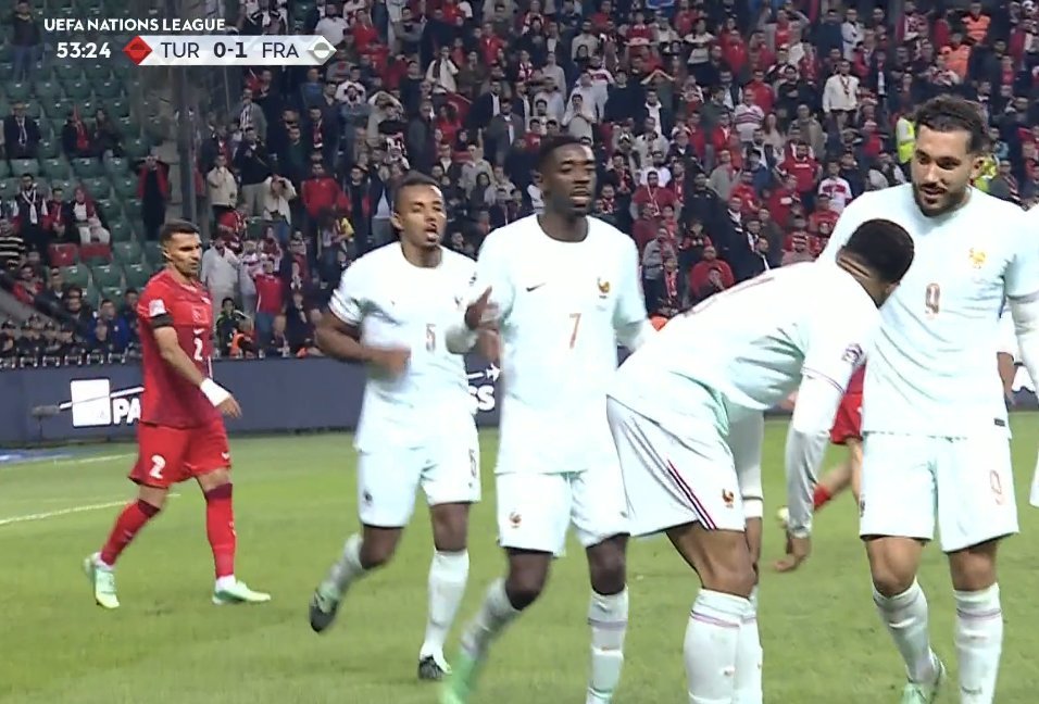 futballmedic's tweet photo. 🚨🇫🇷 𝗞𝗬𝗟𝗜𝗔𝗡 𝗠𝗕𝗔𝗣𝗣𝗘 GIVES FRANCE THE LEAD!

France 1-0 Mbappé finds the breakthrough and puts Les Bleus ahead! 🔥

The captain delivers when France need him most. 👑🇫🇷 https://t.co/DNClChuM53