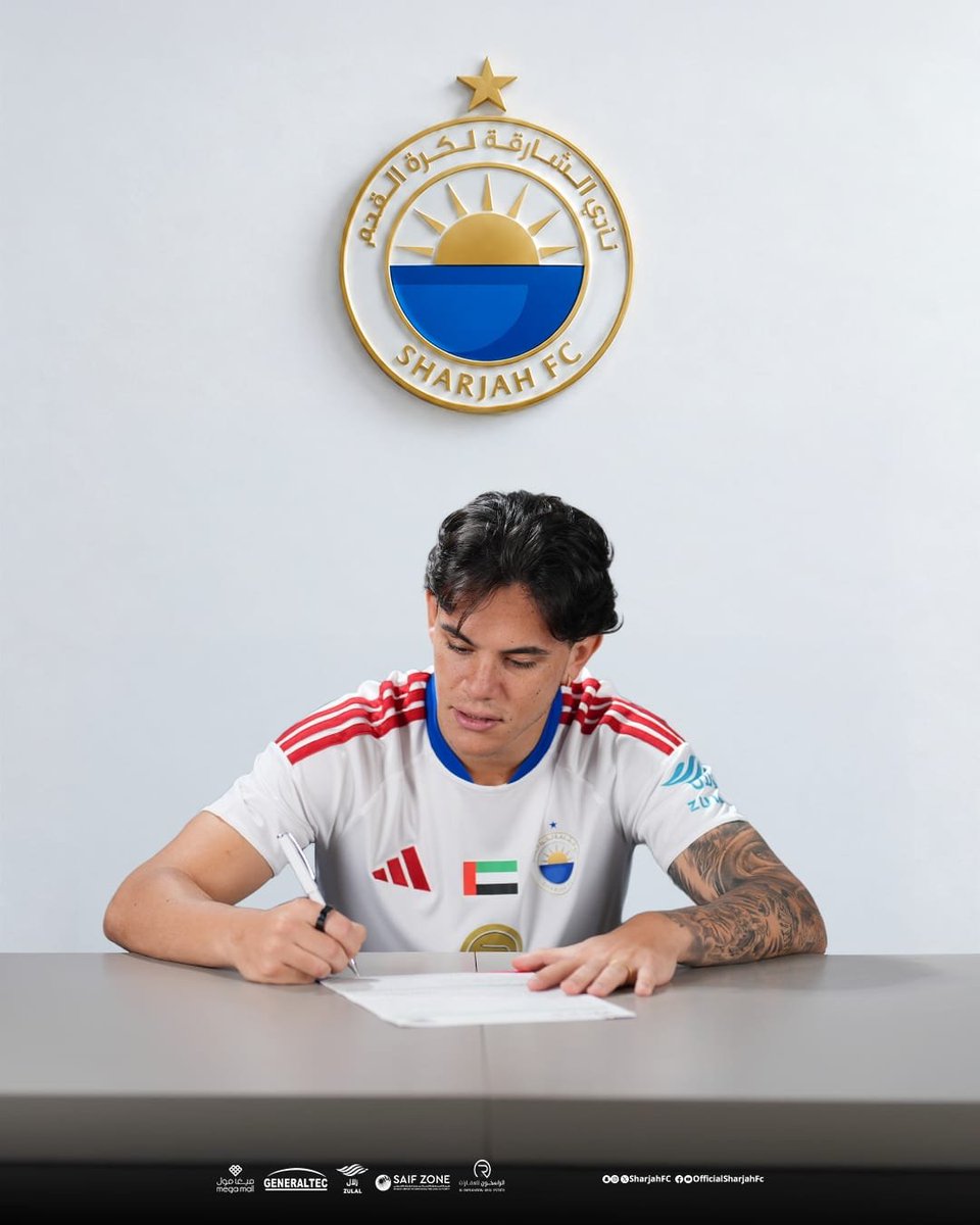 SharjahFC's tweet photo. قادماً من سانتوس البرازيلي.. 
الظهير الأيمن البرازيلي جواو بيدرو شيرمونت ينضم إلى صفوف الشارقة بعقد يمتد لثلاثة مواسم.
مرحباً بك في قلعة المـ👑ـلك..
#نادي_الشارقة https://t.co/tTGC0J6RFq