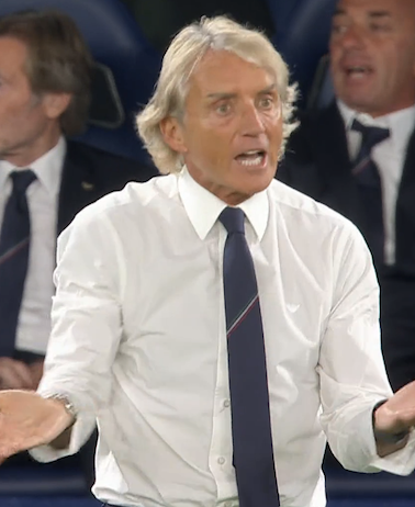 TouchlineX's tweet photo. 📸 - MARK VAN BOMMEL IS DESTROYING ROBERTO MANCINI! 

ITALY 0-2 BELGIUM! 🔥 https://t.co/OvdIPrSd0V