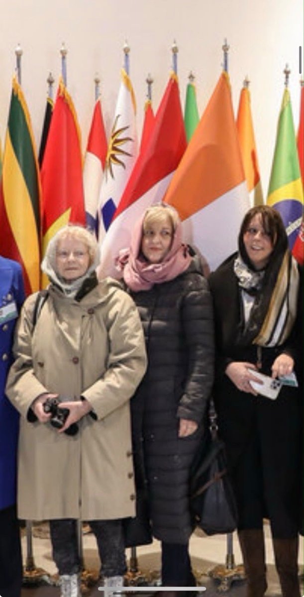 NikolinaKaplar's tweet photo. SUMLJIVO LICE-MIRJANA NIKOLIC

Pre nekoliko godina put u Teheran, u drustvu Tamare Vucic, supruge predsednika Srbije. Fotografije postoje, uspomena ostala.

Danas, Srbija ne valja, predsednik ne valja, ma nista ne valja.

A sinoc „SUMLJAM“.

Gospodjo Nikolic, od Teherana do „sumljam“ zaista je put kojim se redje ide. 🤣🤣🤣