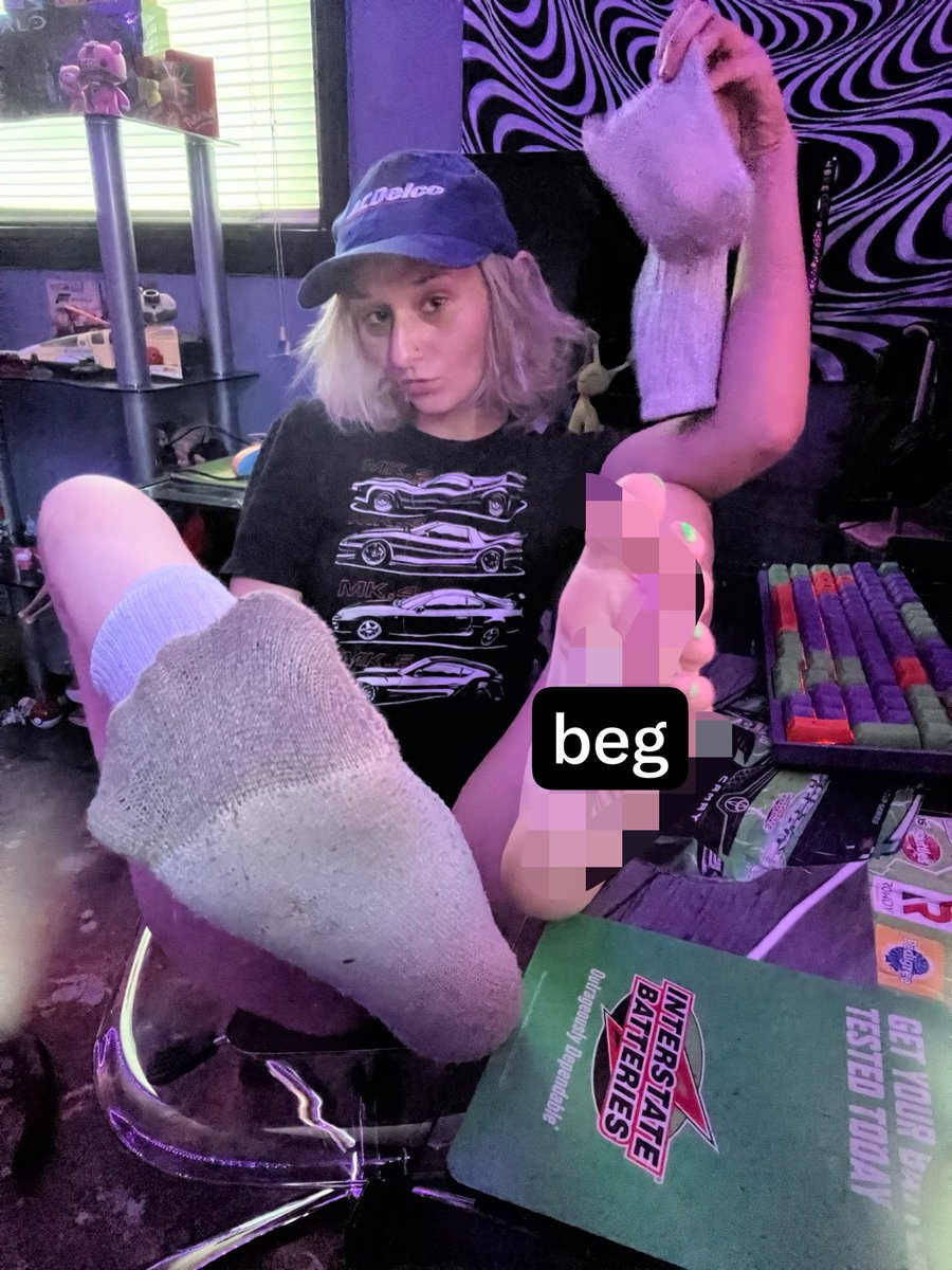 xGloomyBabyx tweet picture