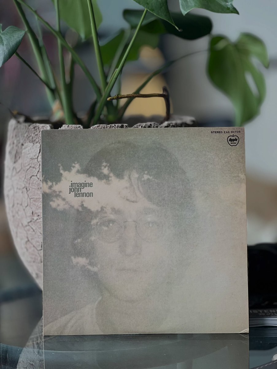 HedyReary's tweet photo. Welcome to My Room—an exquisite melody from 1971, performed by John Lennon. https://t.co/JrDCYKLTHz
