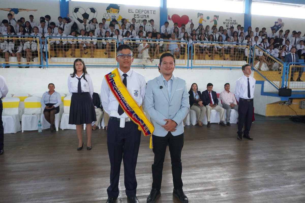 EducacionZ3_Ec's tweet photo. [PASTAZA] 🇪🇨 En el #DíaDeLaBandera, 125 estudiantes de la U.E. Primero de Mayo fortalecieron valores como civismo, patriotismo, identidad y sentido de pertenencia, reafirmando desde las aulas su compromiso con el Ecuador. 💛💙❤️ https://t.co/AxNR3ukBgz