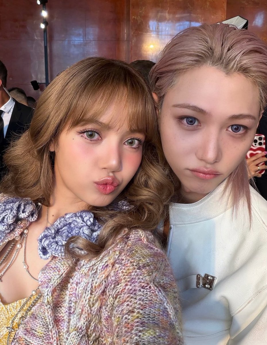 flixpiri's tweet photo. ギャル友？？💅🩷 https://t.co/wRwsJtKKFn