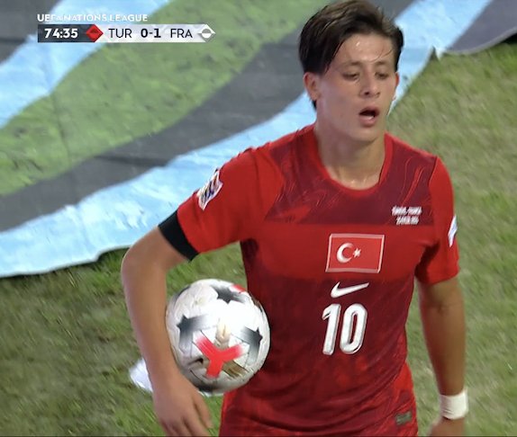 futballmedic's tweet photo. 📸🇹🇷 𝗔𝗥𝗗𝗔 𝗚Ü𝗟𝗘𝗥 IS RUNNING THE SHOW!

The 21-year-old is putting on a serious display for Türkiye tonight.

Creating chances, demanding the ball and making things happen every time he gets involved. 🇹🇷 https://t.co/dxCdhI1CqJ