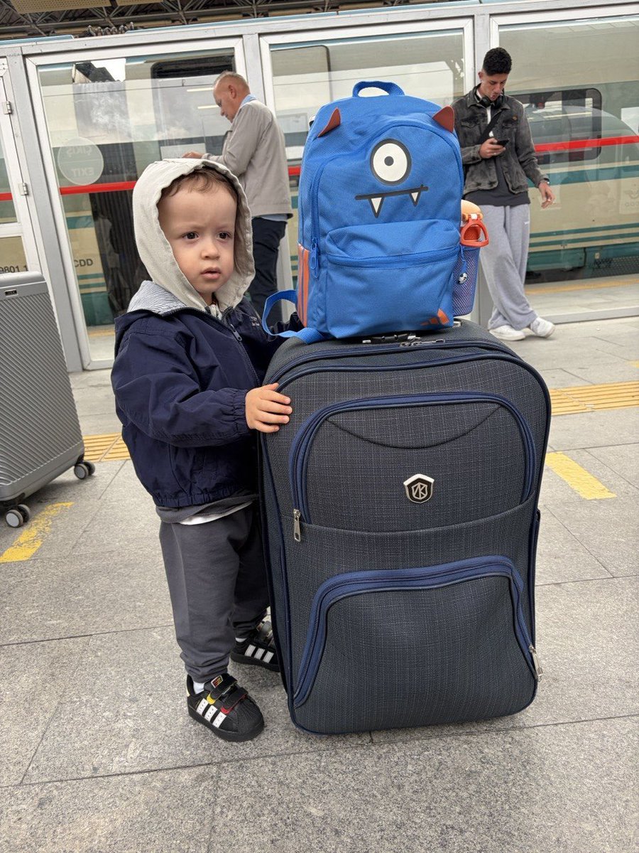 betuliisik's tweet photo. Aile birliği, sağlık özrü ve can güvenliği ertelenemez. Hiç kontenjan açılmadığı için 3-4 yıldır ailelerimizden, hastalarımızdan ayrıyız. Asker eşleri gibi biz de yuvamıza dönmek için @Yusuf__Tekin il emrinin yeniden değerlendirilmesini istiyoruz. #AilemiVerYusufTekin 
@RTErdogan @EmineErdogan @eczozgurozel @vekilince @erbakanfatih @umitozdag @yavuzagiraliog @MahinurOzdemir
 
#AilemiVerYusufTekin