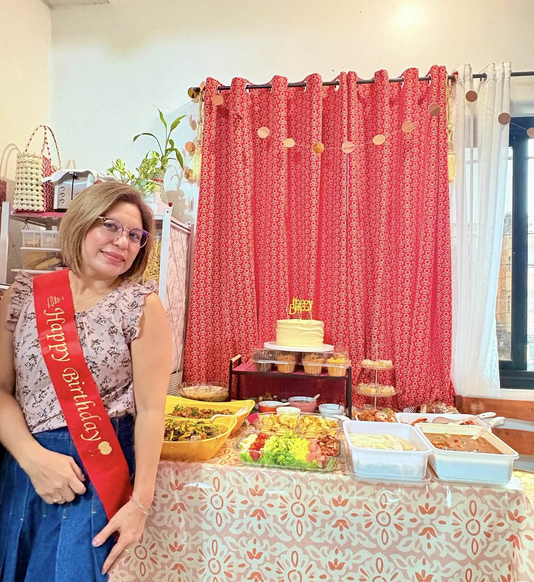 SherrylVerqa's tweet photo. Advance birthday celebration with my team! Basang-basa sa ulan pagdating, pero busog sa saya at suporta. Thank you, SBV! https://t.co/hjfFrG67tf