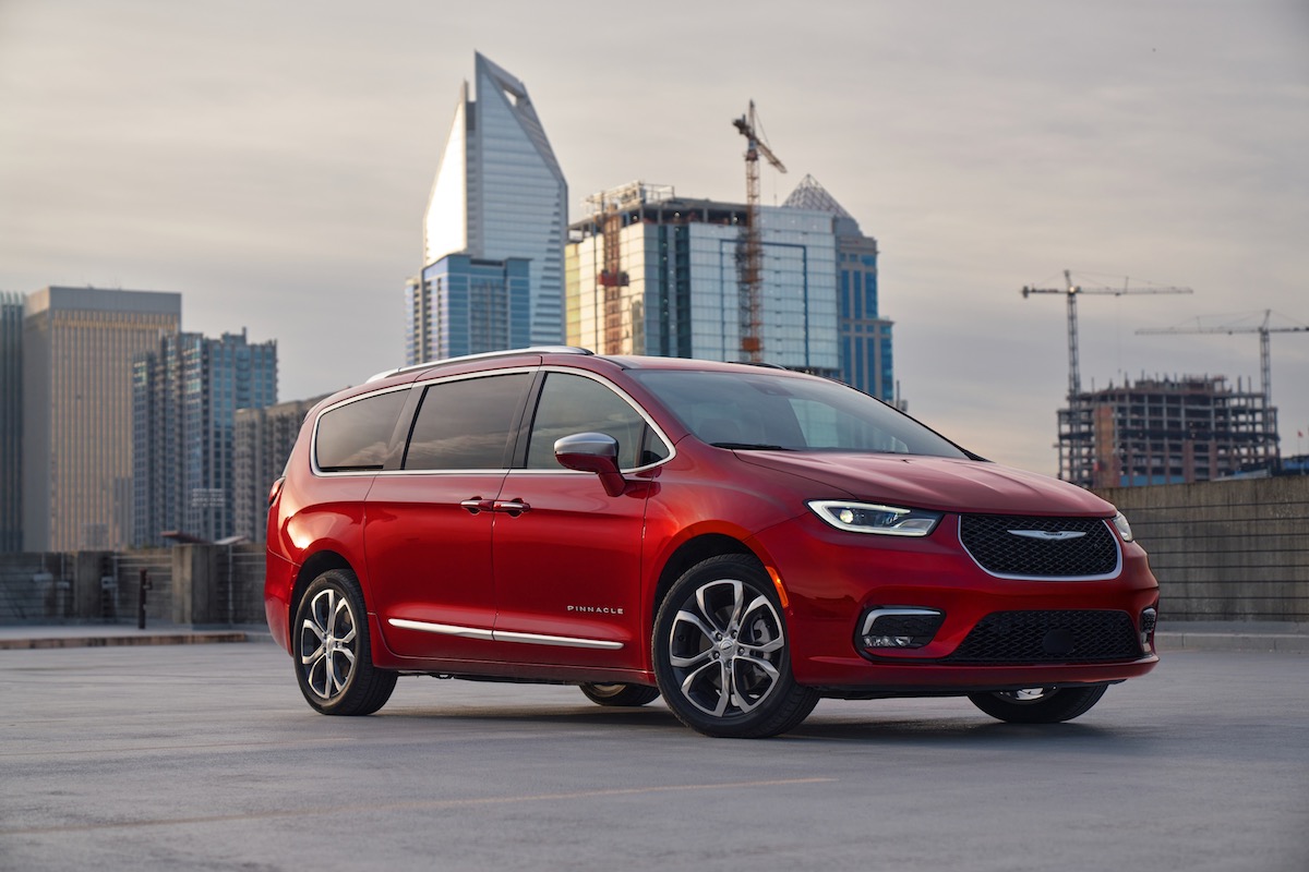CarGurus's tweet photo. Planning a family road trip in 2026? These cars will make your journey so much smoother—discover the top picks. https://t.co/sAhzkZur1j https://t.co/EJ9LzqGFT7