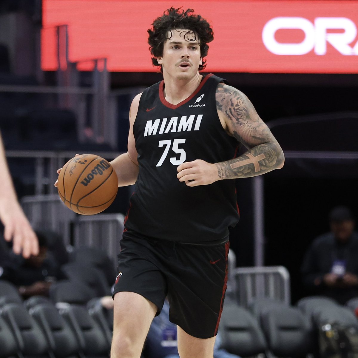 MiamiHEAT's tweet photo. OFFICIAL: The Miami HEAT have signed forward Ian Schieffelin. 

More details 👉 https://t.co/U6uUmUOFep https://t.co/P0fP8WQSUW