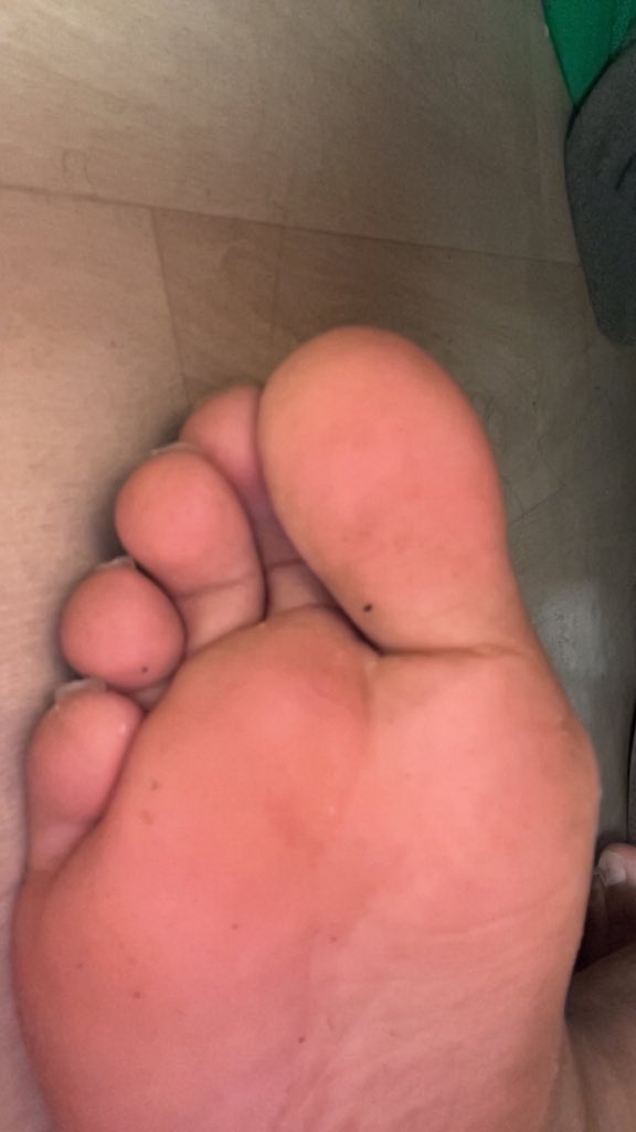 ninaask05wg's tweet photo. je vous écrase avec les sale chiennes
#moneyslave #soumis #fetichiste #pieds #domina https://t.co/17qcK1HFgM