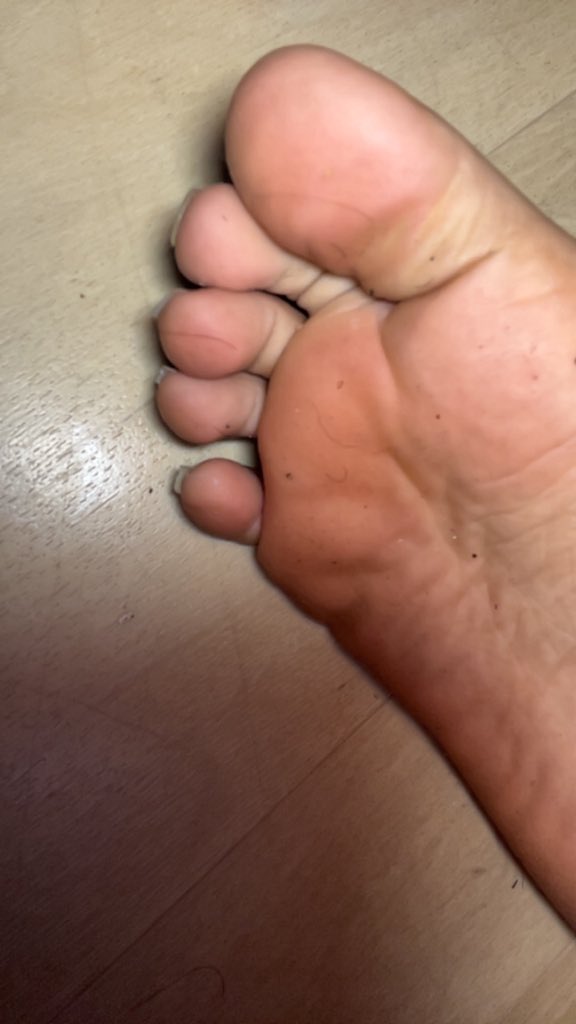 ninaask05wg's tweet photo. je vous écrase avec les sale chiennes
#moneyslave #soumis #fetichiste #pieds #domina https://t.co/17qcK1HFgM