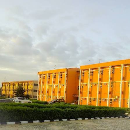 spiritual_fada's tweet photo. BREAKING: OUTCRY AS DEAN OF FACULTY OF LAW, LAGOS STATE UNIVERSITY, EXCLUDES 25+ ELIGIBLE LAW GRADUATES FROM LAW SCHOOL MOBILISATION

“Despite waiting for over a year, more than 20 of our juniors who graduated only last month were mobilised ahead of us”- 

To be continued below👇🏾 https://t.co/i0F8vRiNic