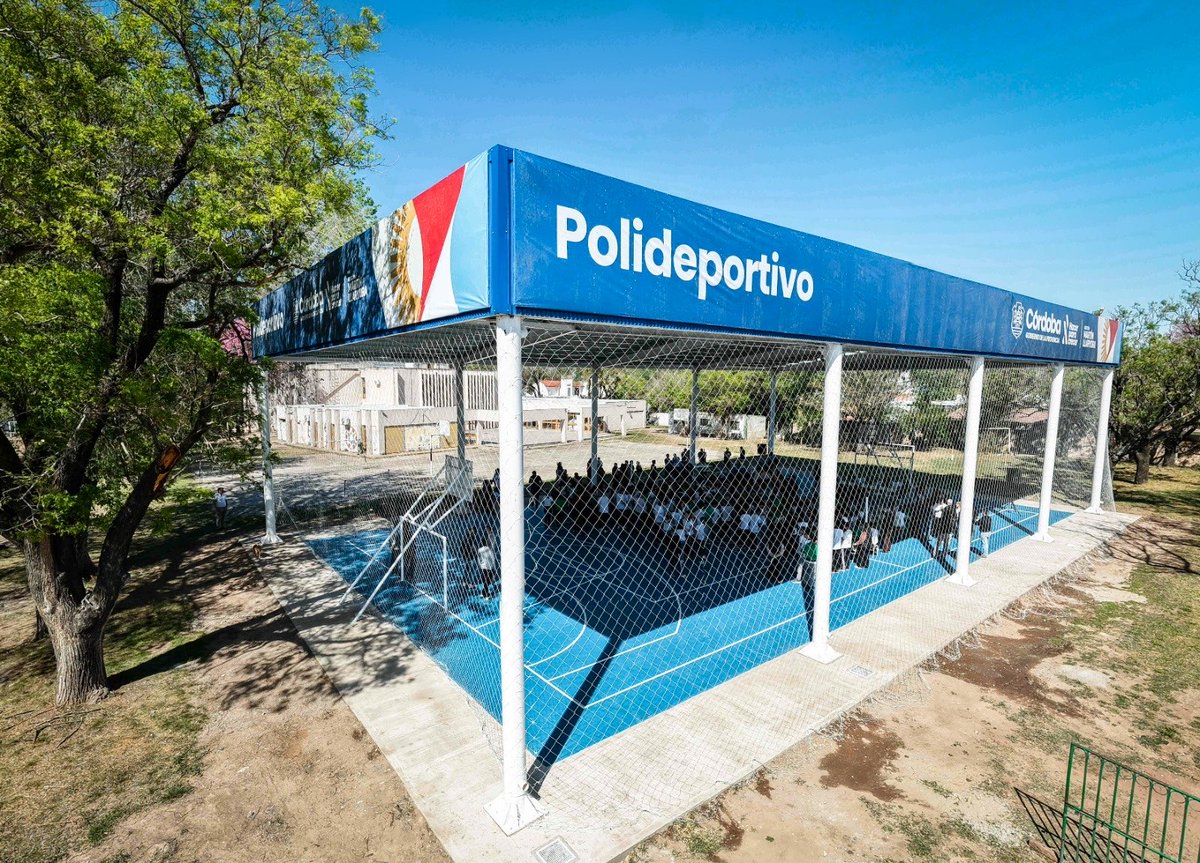 MartinLlaryora's tweet photo. EDUCACIÓN Y DEPORTE PARA NUESTROS CHICOS EN BELL VILLE

En la ciudad de #BellVille inauguramos el nuevo polideportivo del IPEM 140 Domingo Faustino Sarmiento, un espacio que quedó genial para que los chicos de la escuela puedan jugar con sus compañeros y sumar un lugar más para la recreación y el #deporte.

En nuestra provincia seguimos invirtiendo en nuestra #educación pública porque es la mejor manera de sembrar futuro y asegurarnos de seguir generando talento a lo largo del tiempo. Nuestro modelo educativo ya nos está llevando a liderar los resultados a nivel país, y esto es por una toma constante de decisiones, transformación, y trabajo que estamos realizando,  algo de lo que estamos orgullosos.

Pero nada de esto sería posible sin el trabajo de los docentes, a los cuales quiero agradecer por su compromiso con la educación, aún con el contexto económico tan difícil que vivimos en nuestro país.

#HacerParaCrecer