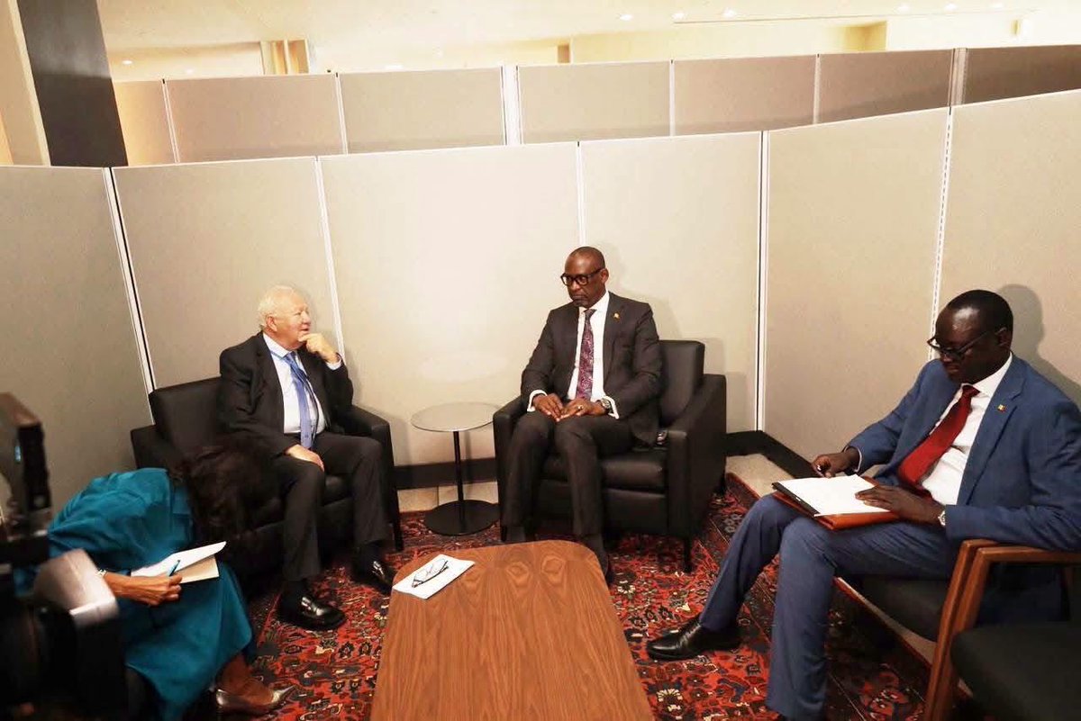 AbdoulayeDiop8's tweet photo. Poursuivant mes consultations diplomatiques durant mon séjour New-yorkais, j'ai eu, le jeudi 24 septembre 2026, des échanges fructueux avec mes homologues de la Fédération de Russie, de la République Arabe d’Égypte, le Secrétaire général adjoint  chargé de l’appui opérationnel aux Nations Unies et le Haut Représentant de l’Alliance des Civilisations de l'Organisation des Nations Unies (UNAOC).

Avec mon homologue russe, les échanges ont porté sur la mise en œuvre des projets prioritaires du partenariat stratégique avec la Russie, tant dans le domaine de la défense qu’en matière du développement socio-économique. Nous avons également évoqué les dynamiques géopolitiques sous régionales liées à la lutte contre le terrorisme.

Avec son homologue égyptien, les axes stratégiques de la coopération bilatérale ont été revisités, tout en mettant l’accent sur le développement des échanges économiques et l’accroissement des investissements dans les secteurs porteurs. Nous avons en outre, abordé la situation actuelle au Mali et au Sahel.

S’agissant des échanges avec le Secrétaire général adjoint chargé de l’appui opérationnel, l’accent a été mis sur le succès, le leadership des Autorités maliennes et les leçons tirées dans le cadre du processus de retrait et de la liquidation de la MINUSMA.

Avec le Haut Représentant  de l’UNAOC, les échanges ont porté sur le renforcement des actions de prévention et de médiation des conflits, y compris le dialogue inter-religieux pour une meilleure  préservation de la paix.