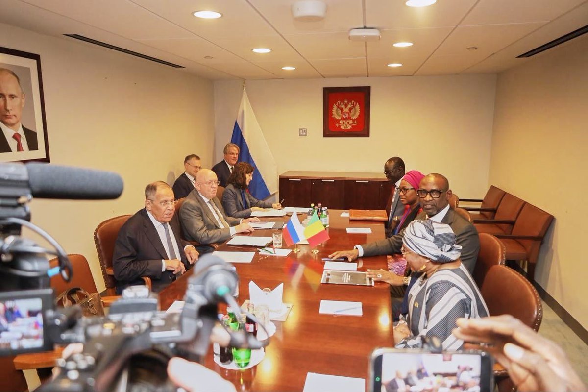 AbdoulayeDiop8's tweet photo. Poursuivant mes consultations diplomatiques durant mon séjour New-yorkais, j'ai eu, le jeudi 24 septembre 2026, des échanges fructueux avec mes homologues de la Fédération de Russie, de la République Arabe d’Égypte, le Secrétaire général adjoint  chargé de l’appui opérationnel aux Nations Unies et le Haut Représentant de l’Alliance des Civilisations de l'Organisation des Nations Unies (UNAOC).

Avec mon homologue russe, les échanges ont porté sur la mise en œuvre des projets prioritaires du partenariat stratégique avec la Russie, tant dans le domaine de la défense qu’en matière du développement socio-économique. Nous avons également évoqué les dynamiques géopolitiques sous régionales liées à la lutte contre le terrorisme.

Avec son homologue égyptien, les axes stratégiques de la coopération bilatérale ont été revisités, tout en mettant l’accent sur le développement des échanges économiques et l’accroissement des investissements dans les secteurs porteurs. Nous avons en outre, abordé la situation actuelle au Mali et au Sahel.

S’agissant des échanges avec le Secrétaire général adjoint chargé de l’appui opérationnel, l’accent a été mis sur le succès, le leadership des Autorités maliennes et les leçons tirées dans le cadre du processus de retrait et de la liquidation de la MINUSMA.

Avec le Haut Représentant  de l’UNAOC, les échanges ont porté sur le renforcement des actions de prévention et de médiation des conflits, y compris le dialogue inter-religieux pour une meilleure  préservation de la paix.