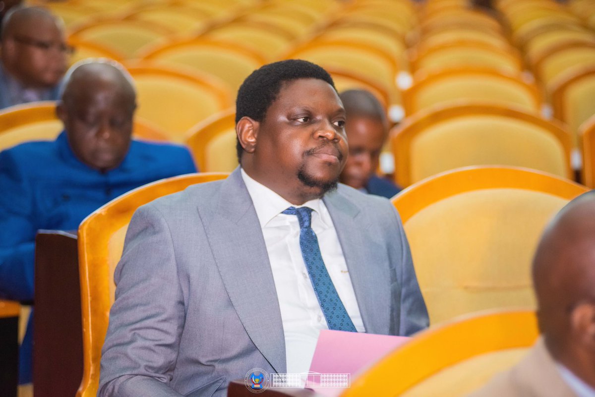 ebalemozindo's tweet photo. #RDC: @AssembleeNatRDC. 

Le député national Pacquis @NganiniP propose une loi sur la prévention des incendies.

Face à la recrudescence des incendies ayant récemment touché plusieurs établissements recevant du public en République démocratique du Congo, le député national Pacquis Nganini Atabakutuba propose une réponse axée sur la prévention.

L’élu de Tshangu a initié une proposition de loi portant prévention et sécurité incendie dans les établissements recevant du public, avec pour objectif de renforcer la protection des vies humaines et d’instaurer des normes nationales plus strictes en matière de sécurité.

Le texte concerne notamment les salles de fêtes, hôtels, restaurants, écoles, établissements sanitaires, lieux de culte, salles de spectacles et centres commerciaux. Il prévoit entre autres l’instauration d’un certificat de conformité incendie, la présence et l’entretien des extincteurs, des systèmes d’alarme et de détection, ainsi que des issues de secours clairement identifiées et accessibles.

La proposition prévoit également l’affichage des plans d’évacuation, la prise en compte de la capacité maximale d’accueil, des contrôles périodiques et des mécanismes de mise en conformité pour les établissements existants, assortis de sanctions en cas de manquements graves.

Pour Pacquis Nganini, la sécurité incendie ne doit pas être pensée après une catastrophe, mais avant l’ouverture et pendant toute la période d’exploitation des établissements. L’objectif, insiste-t-il, n’est pas de fermer les établissements, mais de faire respecter les normes élémentaires permettant de prévenir les drames et de faciliter l’évacuation des occupants.

À travers cette initiative, le député national appelle à renforcer la culture de prévention et la responsabilité des propriétaires, exploitants, constructeurs, gestionnaires et services de contrôle.

« Prévenir un incendie, c’est protéger une vie. Protéger une vie, c’est protéger notre Nation », résume l’élu de Tshangu.