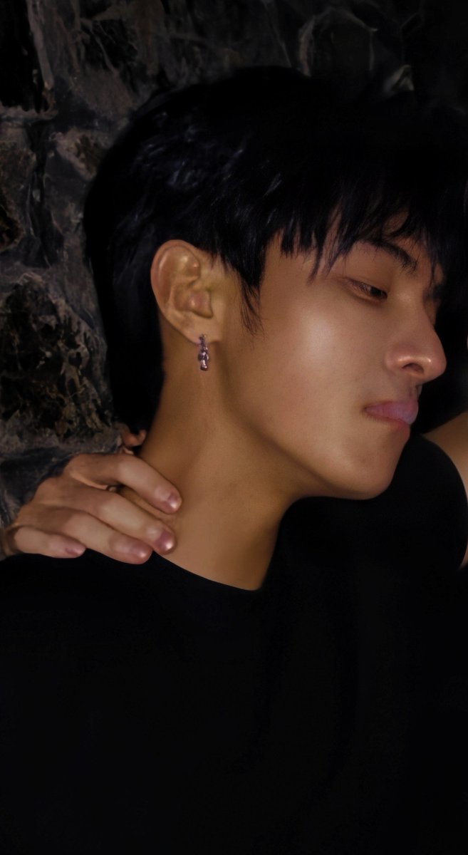 GazeViolet's tweet photo. I can't stop looking at him-
#XiZhao #HeChangXi #HeYanZhao #Xixi #Zhaozhao #HaWei #HeYanChao #SammysChildrensDay #BL https://t.co/31cUpftjFB