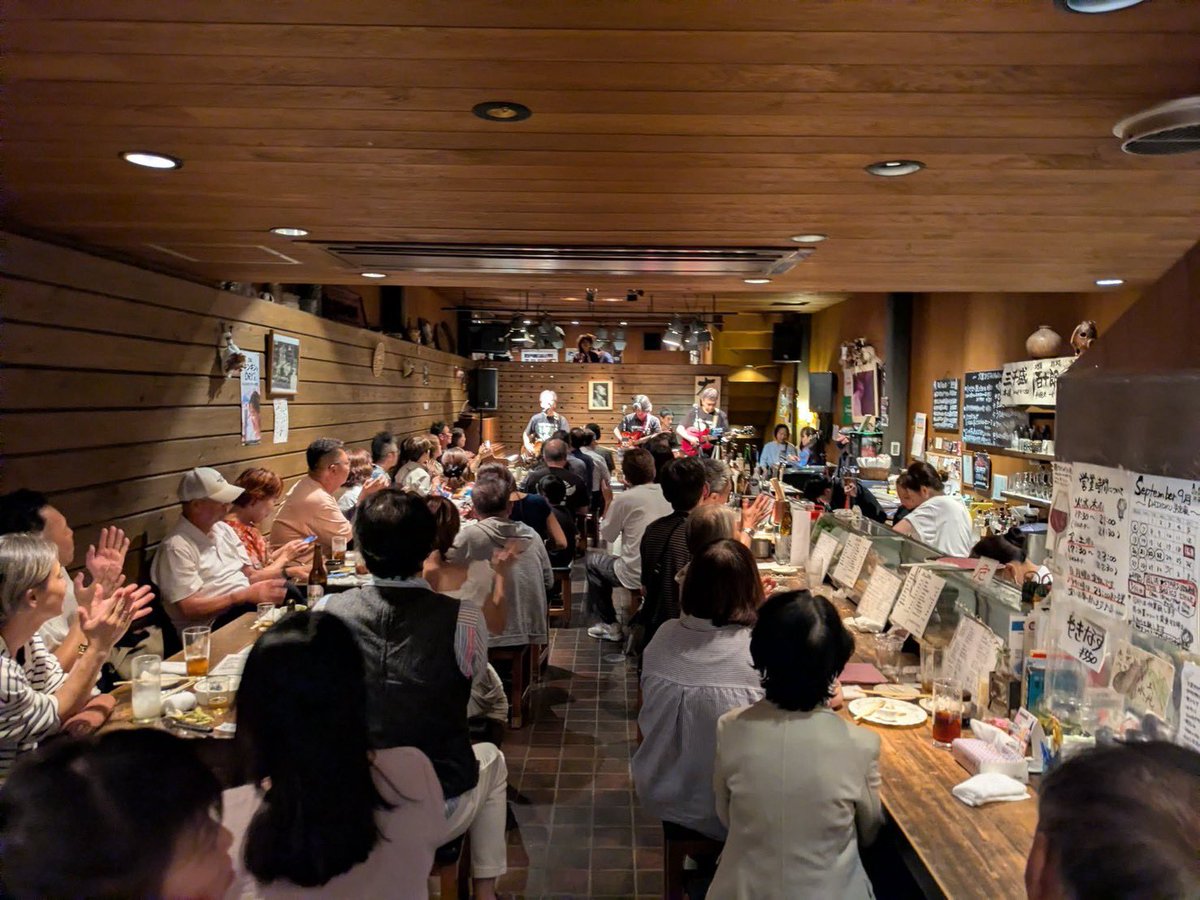 showaBLUESTARS's tweet photo. 2026.9.19岐阜柳ヶ瀬「大黒」LIVE!満員御礼ありがとうございました！
#岐阜　#柳ヶ瀬　#居酒屋大黒　#居酒屋ライブ　#昭和歌謡バンドブルースターズ https://t.co/jzs1KKPpS1